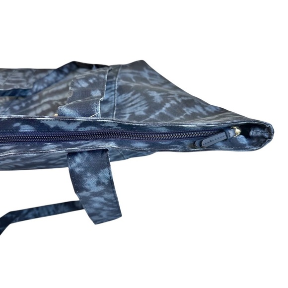 Victoria’s Secret NWT Tie Dye Blue Large Weekender Zipper Tote Shoulder Bag - Picture 4 of 10